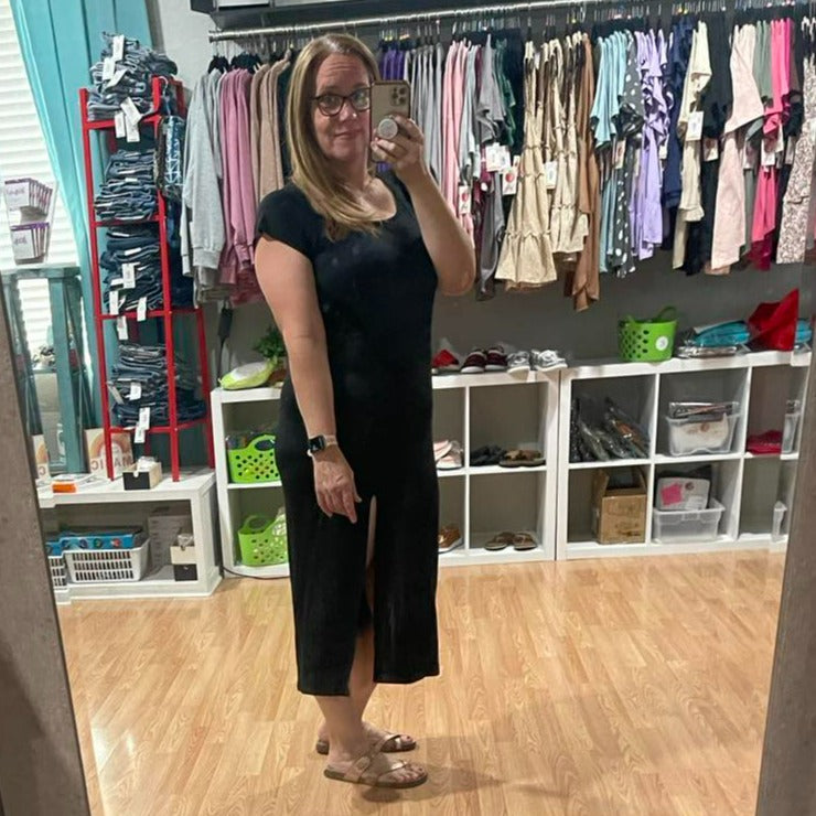 Effortlessly Stylish: Casual Black Maxi Dress with Short Sleeves and Side Slit