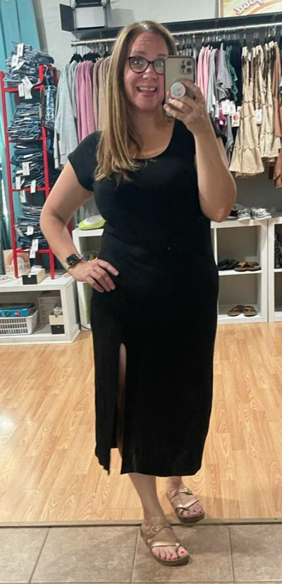 Effortlessly Stylish: Casual Black Maxi Dress with Short Sleeves and Side Slit