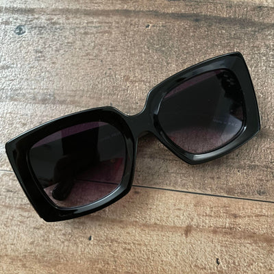 Bold and Beautiful: Discover our Stylish Oversized Square Sunglasses